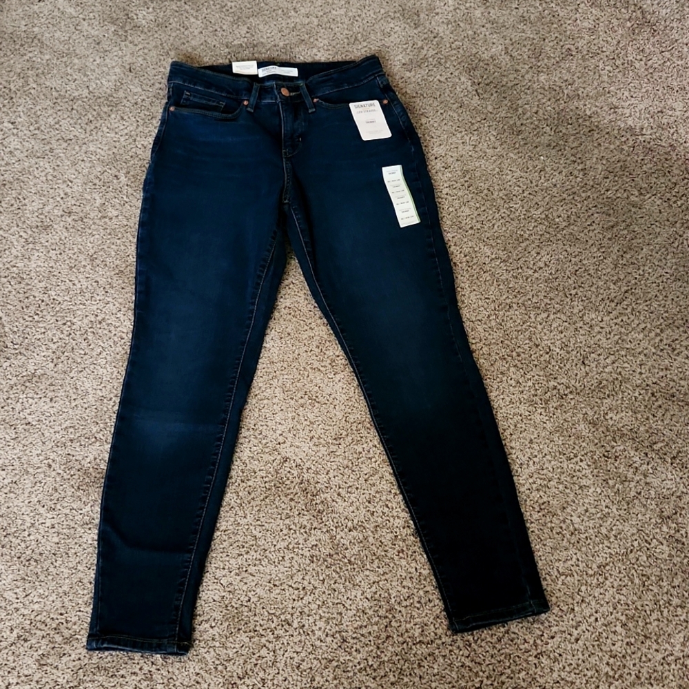 Levi's SignatureTotally Shaping Skinny Jeans